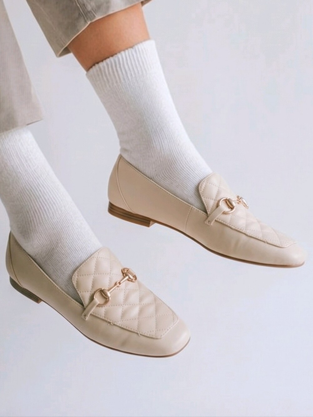 Jones New York Quilted Beige slip on loafers flats shoes size 9.5M